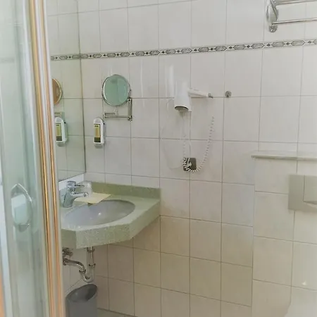 Neuberliner Hof Gmbh Hotel 2*